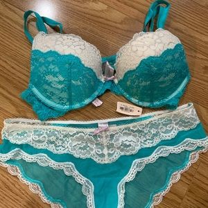 Dream Angels Push up set Bra and Panty NWT 34B